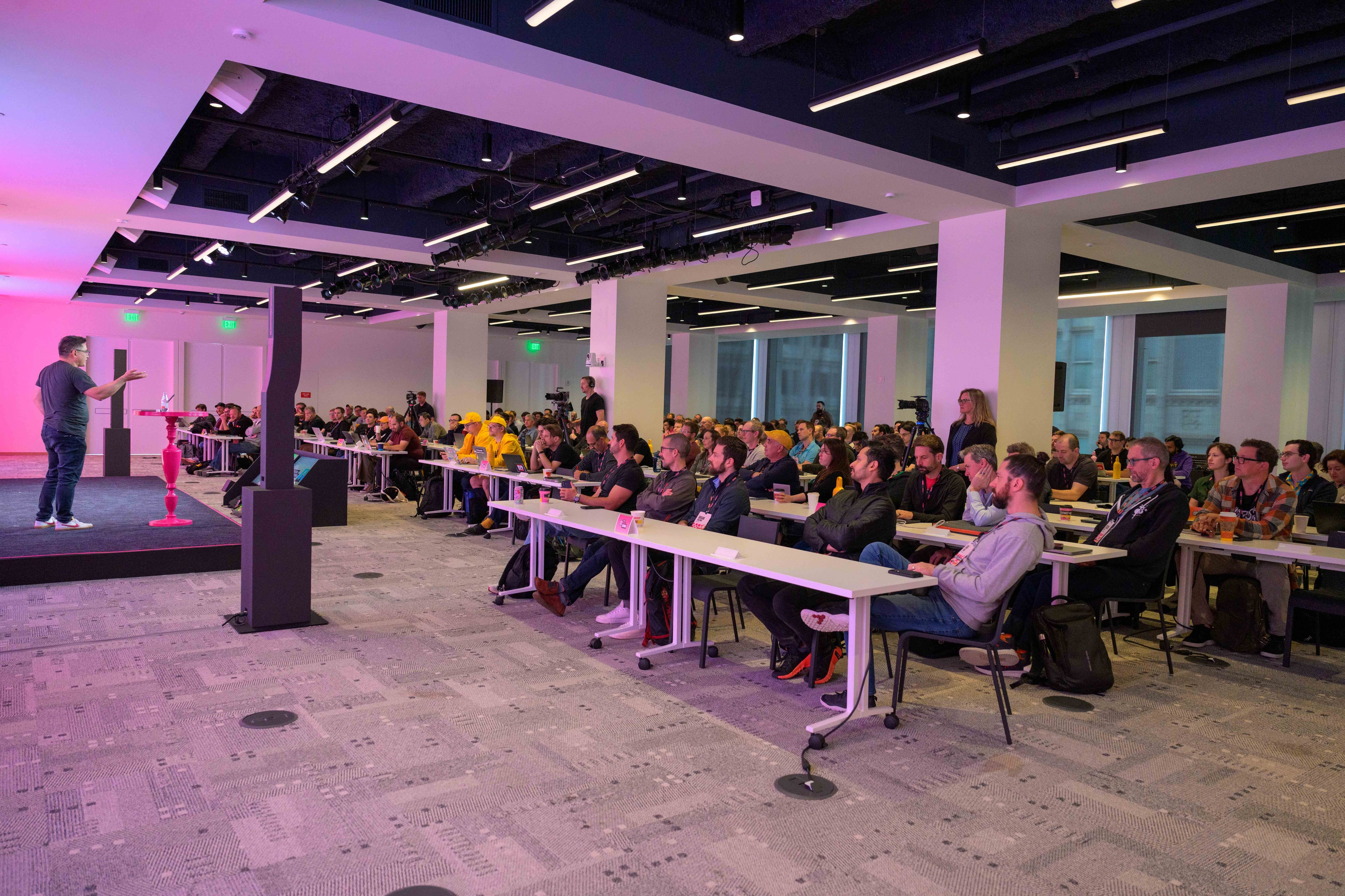 Small Data 2025 Photo 1-1