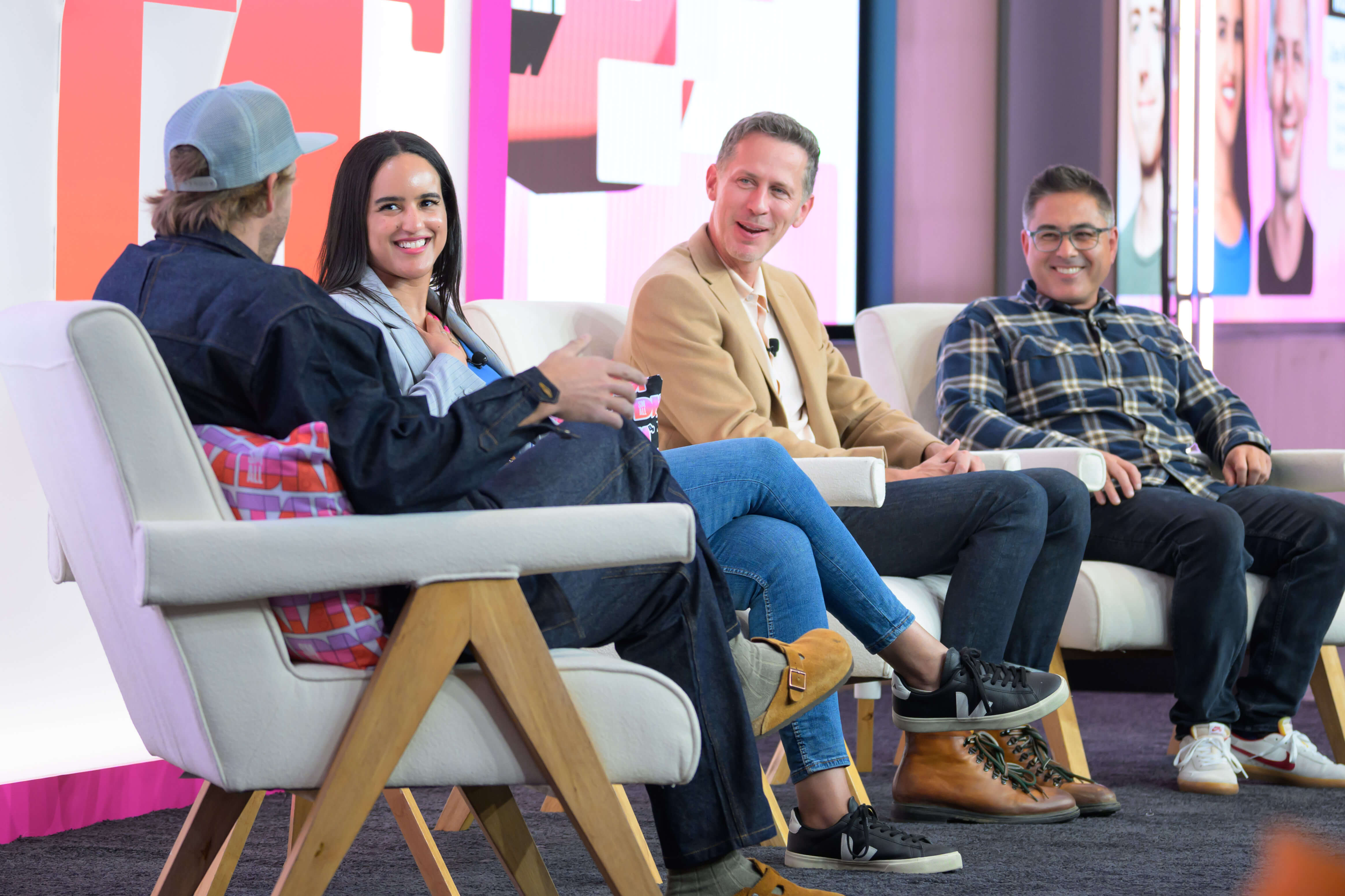 Small Data 2025 Photo 1-16